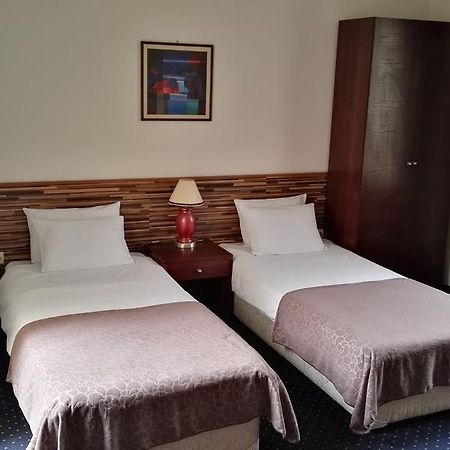 Guest House Solo Sumen Kültér fotó