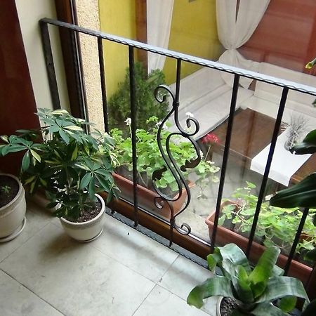 Guest House Solo Sumen Kültér fotó