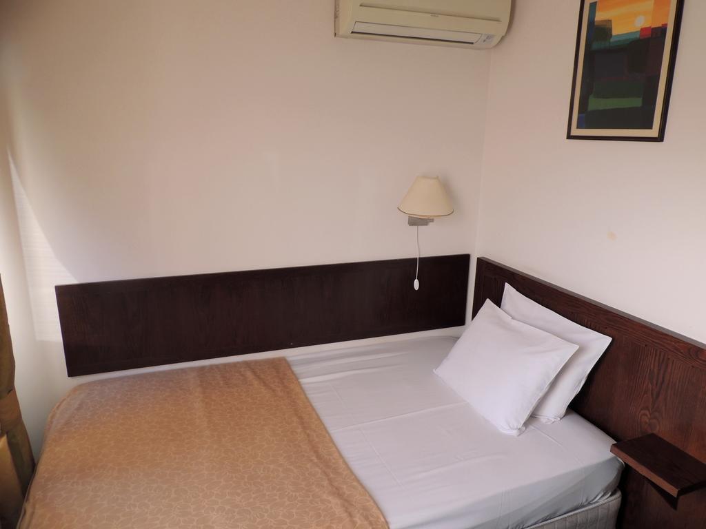 Guest House Solo Sumen Szoba fotó