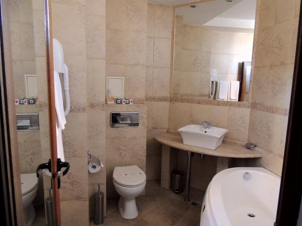 Guest House Solo Sumen Szoba fotó