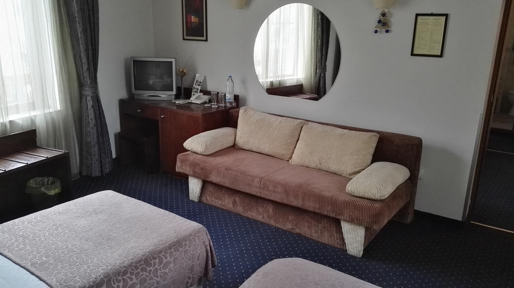 Guest House Solo Sumen Kültér fotó