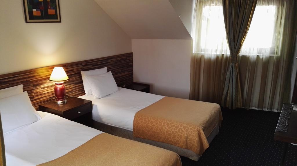 Guest House Solo Sumen Kültér fotó