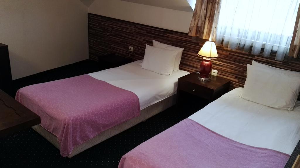 Guest House Solo Sumen Kültér fotó